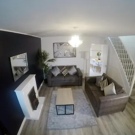 Сasa de vacaciones Gorgeous 3 Bed House In *