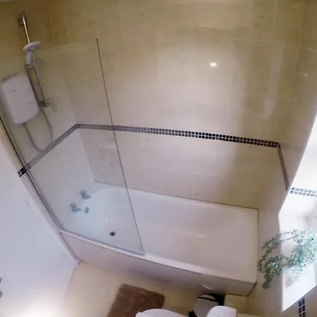 Сasa de vacaciones Gorgeous 3 Bed House In *