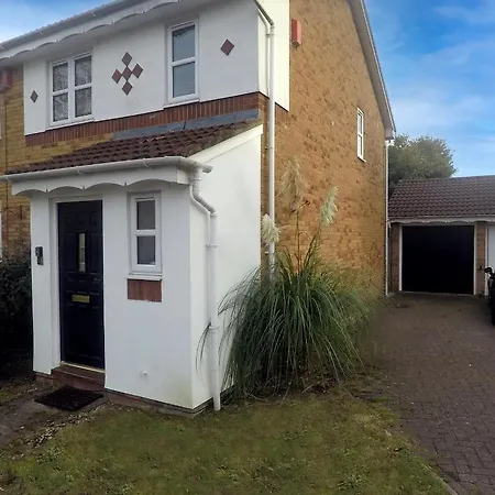 Gorgeous 3 Bed House In Bristol
