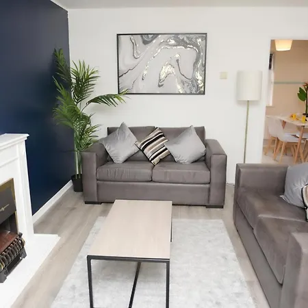 Gorgeous 3 Bed House In *