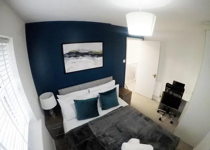 Gorgeous 3 Bed House In בית נופש *