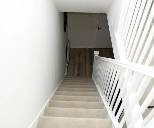 Gorgeous 3 Bed House In בית נופש בריסטול